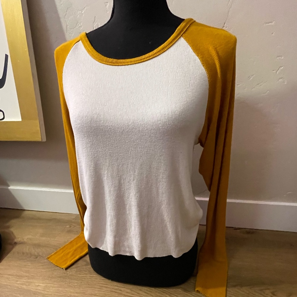 Cute long sleeve crop
